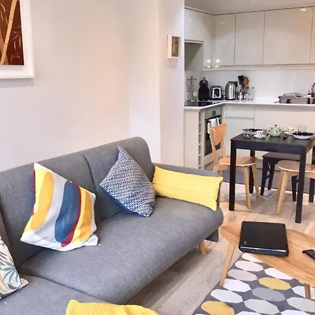 Modern Right In The City Centre Apartman Bristol